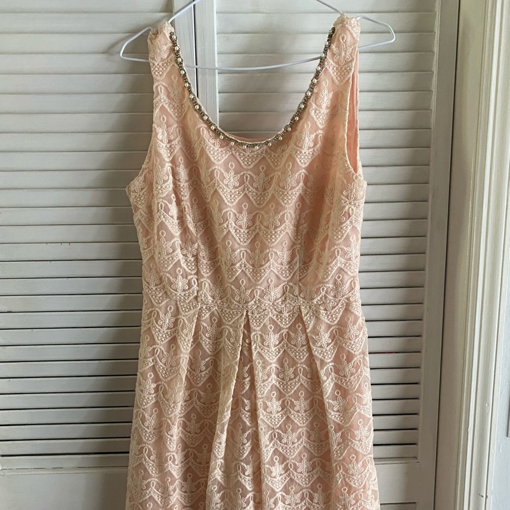 Pink sleeveless lace knee length dress